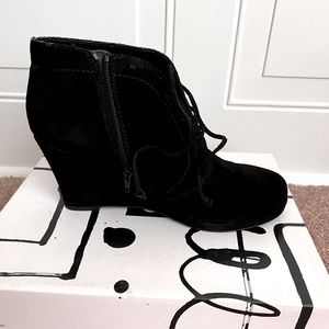 Dolce Vita Suede lace up booties; black; size 9